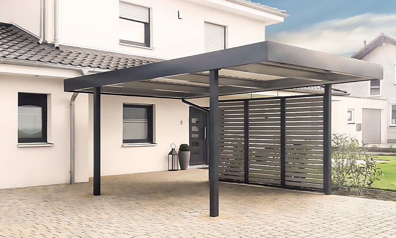 Современный автонавес с крышей из поликарбоната